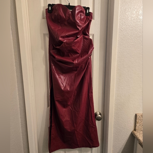 Elegant Burgundy Strapless Dress - Picture 2 of 10
